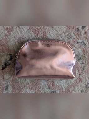 V.S ✨ Cosmetic Pouch